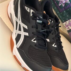 New ASICS volleyball shoes Women’s size 10.5